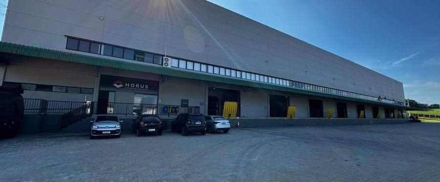 Fachada e pátio da unidade Matriz Itajaí